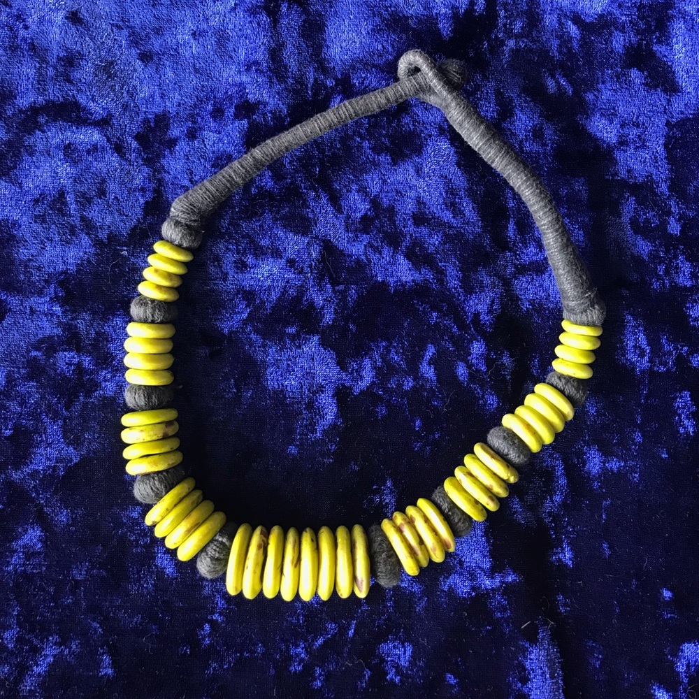Wooden colorful chocker